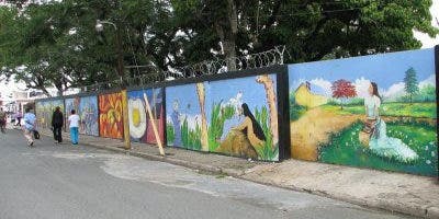 María Mercedes Ortiz, alcaldesa de Salcedo, dice murales son motivo de orgullo para su municipio