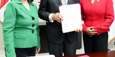 INABIE firma primeros 300 expedientes de pagos de anticipo a suplidores del PAE