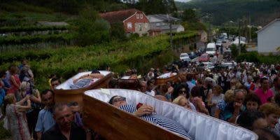 El pueblo español en el que los ataúdes salen en procesión para celebrar la vida