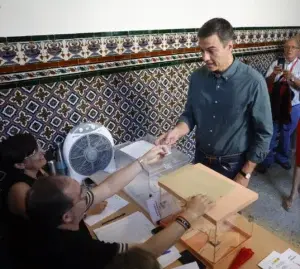 El Partido Popular gana las elecciones en España pero necesita pacto