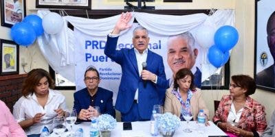 Miguel Vargas juramenta en el PRD a dirigentes políticos dominicanos en PR