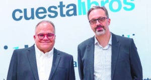 Cuesta Libros recibe  autor Armando Lucas