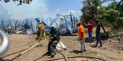 Se incendia pensión alojaba haitianos en Montecristi