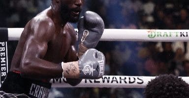 Crawford vence Spence  y hace historia en boxeo