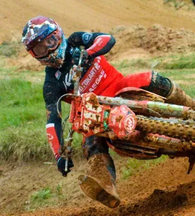 Nogueras arrasa en nacional motocross