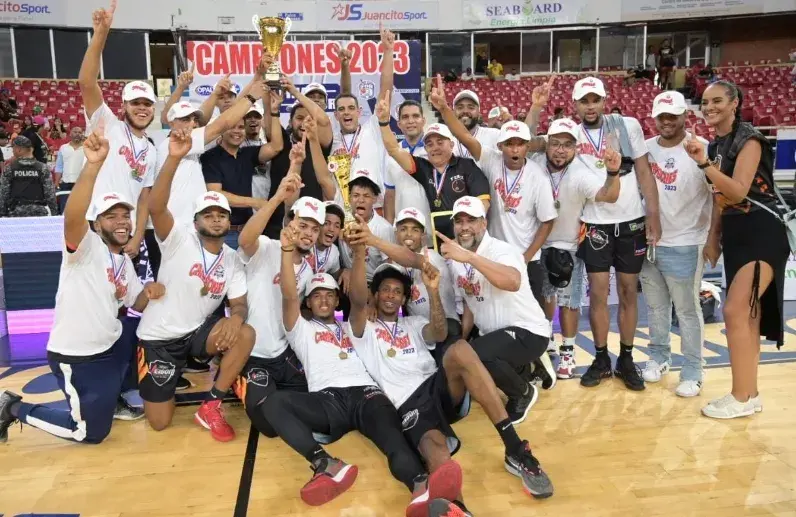 Fénix se coronan  en torneo LND al vencer a Truenos