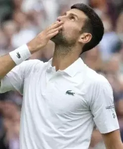 Novak Djokovic desactiva grave inconveniente en Wimbledon