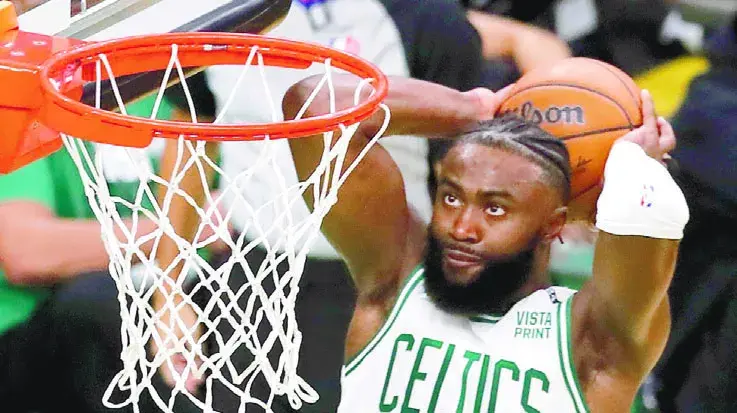 Brown  firma contrato histórico con Celtics