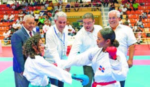 Guzmán y Rosa conquistan medalla de oro en karate