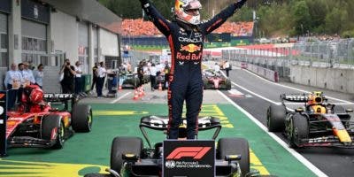 Verstappen arrasa en el GP de Austria; Checo remonta