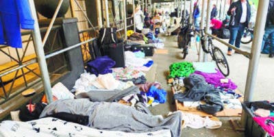 En NY migrantes duermen en las calles