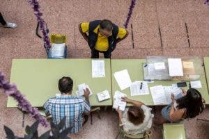 Abren los centros de votación para las elecciones generales en España