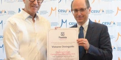 Universidad de México distingue  a Díaz Morfa