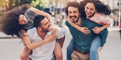 «A ellas les importa quién eres, y a ellos qué eres»:  las diferencias en la amistad según psicólogo