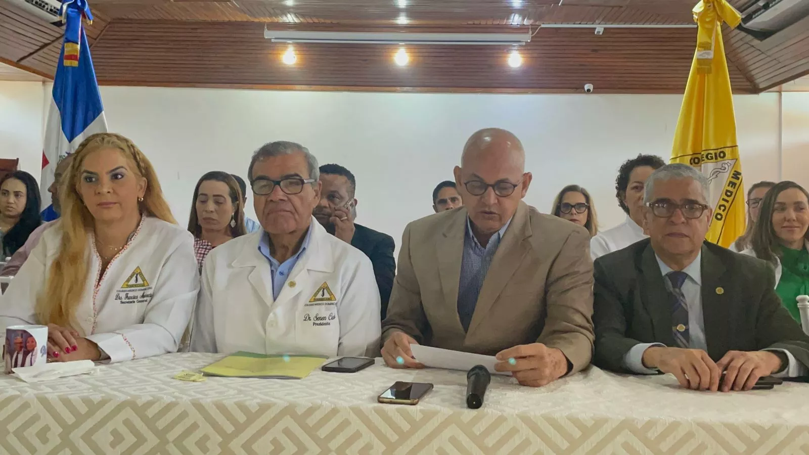 Médicos anuncian paro de 12 horas para el lunes tras fracaso negociación con el Gobierno