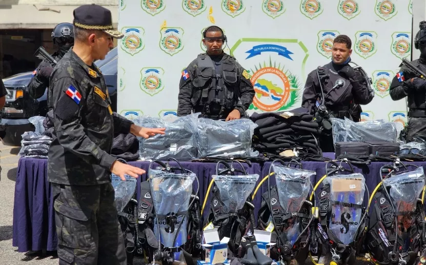 DNCD recibe  equipos para combate al narcotráfico