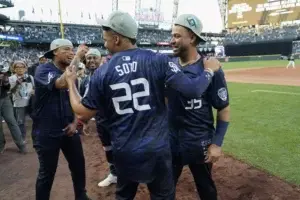 Jeter insta a Yankees a cambiar por Juan Soto