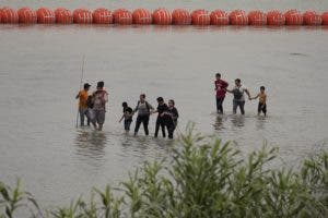 EEUU demanda a Texas por colocar boyas en el Río Grande para frenar a los migrantes