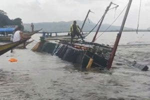 Al menos 23 muertos y 6 desaparecidos tras volcar un barco en un lago cerca de Manila