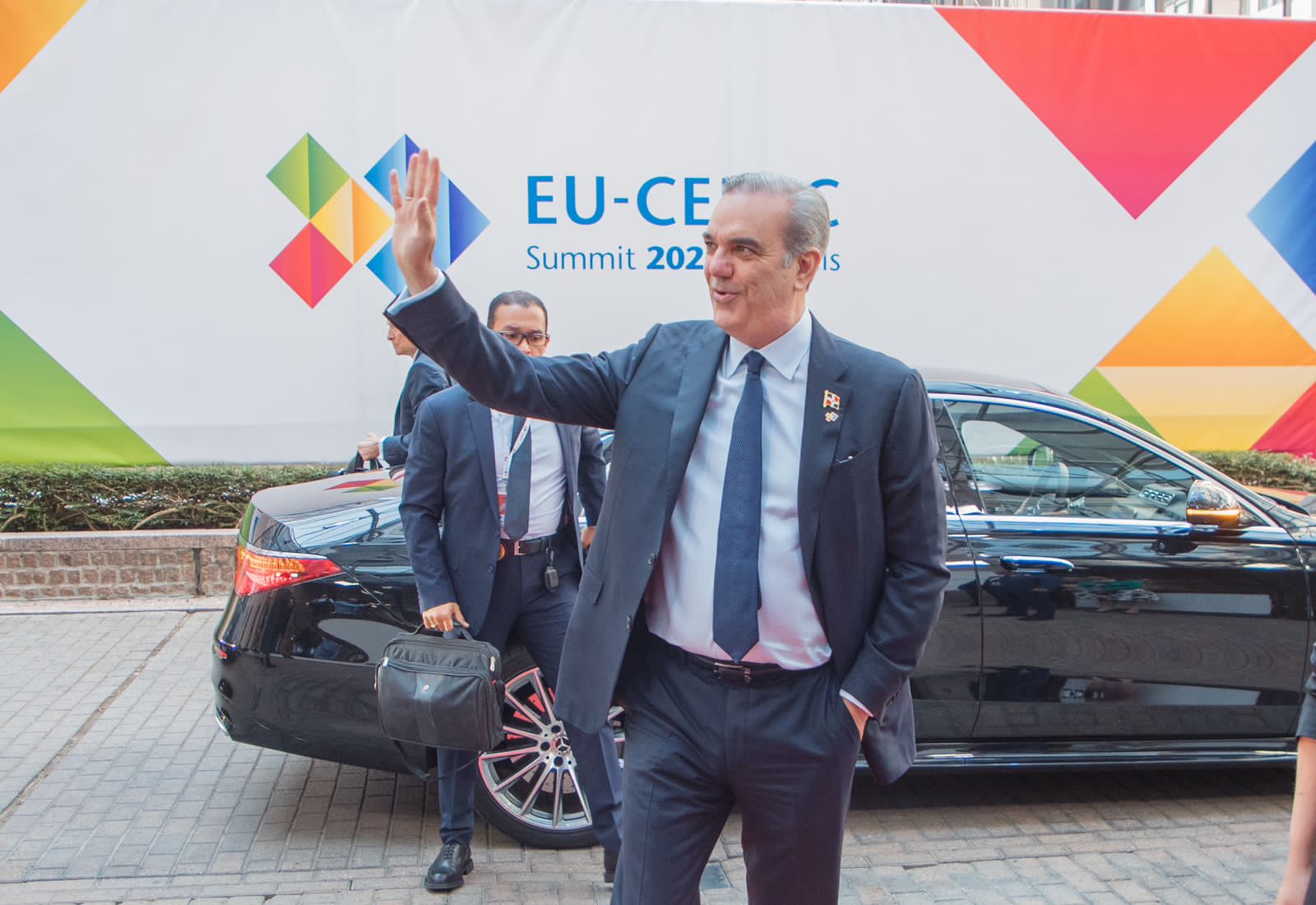Presidente Abinader regresa esta noche al país tras su participación en Cumbre Unión Europea-CELAC