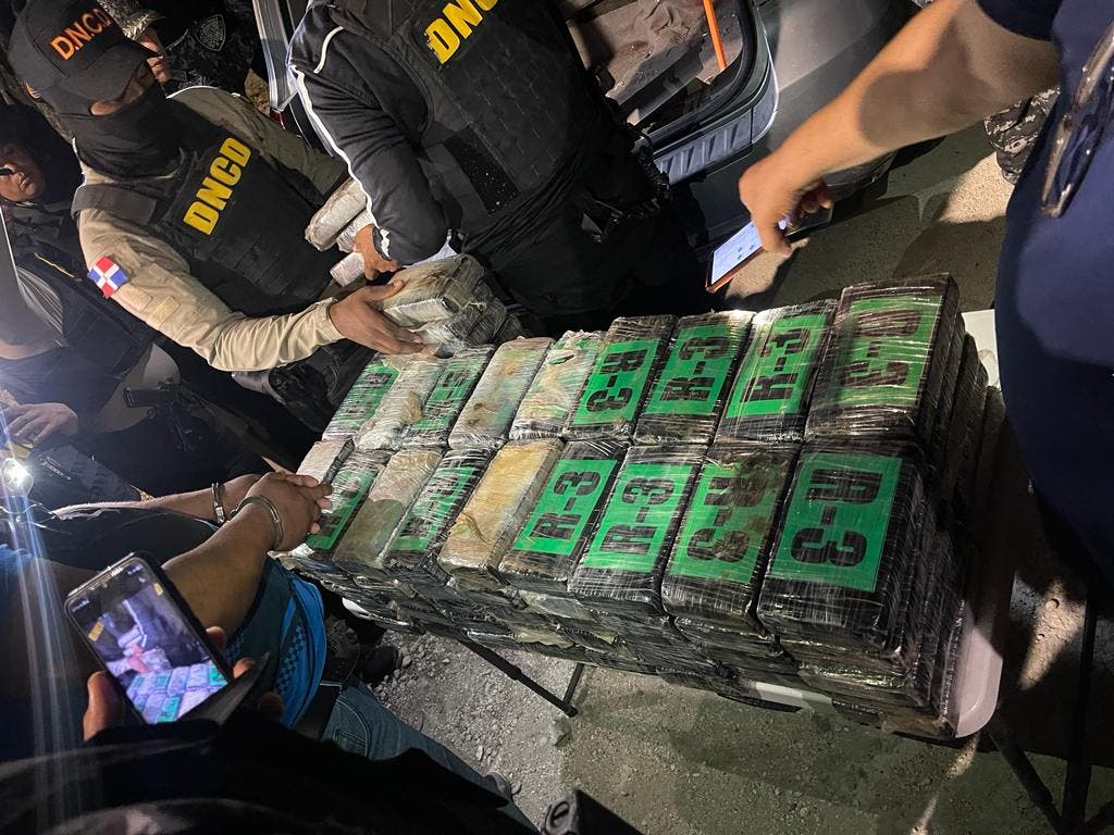 Autoridades ocupan 100 paquetes de cocaína en Barahona