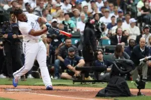 Vladdy Jr se une a Vladimir Sr. como el primer padre e hijo en ganar el Home Run Derby