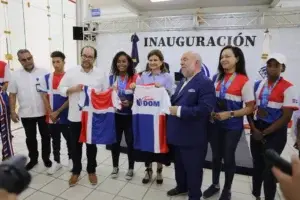 vicepresidenta Raquel Peña inaugura canchas  deportivas