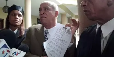 El abogado Johnny Portorreal seguirá en prisión, acusado de estafar a 283 personas de apellido Rosario