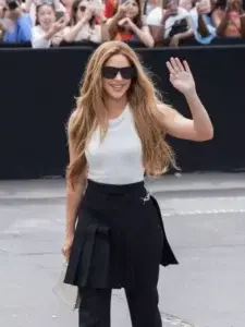 Shakira deslumbra en el desfile de Fendi