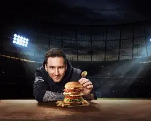 Messi se alía con el Hard Rock para lanzar un sandwich con su nombre