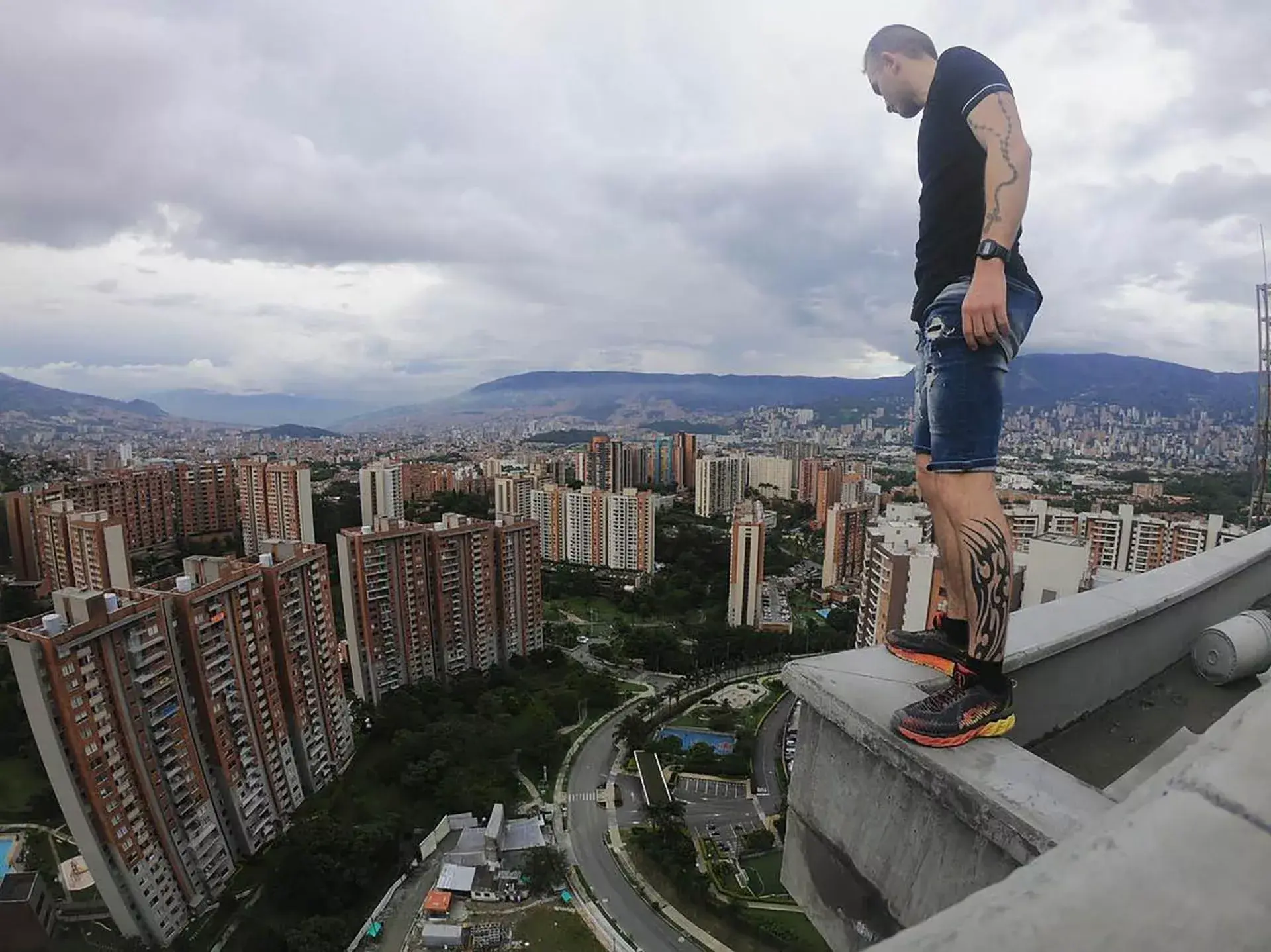 El acróbata Remi Lucidi muere tras caer desde el piso 68 en Hong Kong