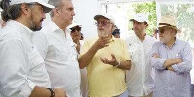 CEB presenta proyecto de energía renovable al presidente Abinader en Isla Saona