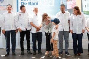 Gobierno entrega 120 viviendas, un remozado Centro de Primer Nivel, e inaugura cuatro proyectos eléctricos en San Cristóbal y Baní