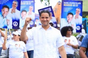 Precandidato a regidor Rafael Amador Figaris inicia “mano a mano” en sectores del DN