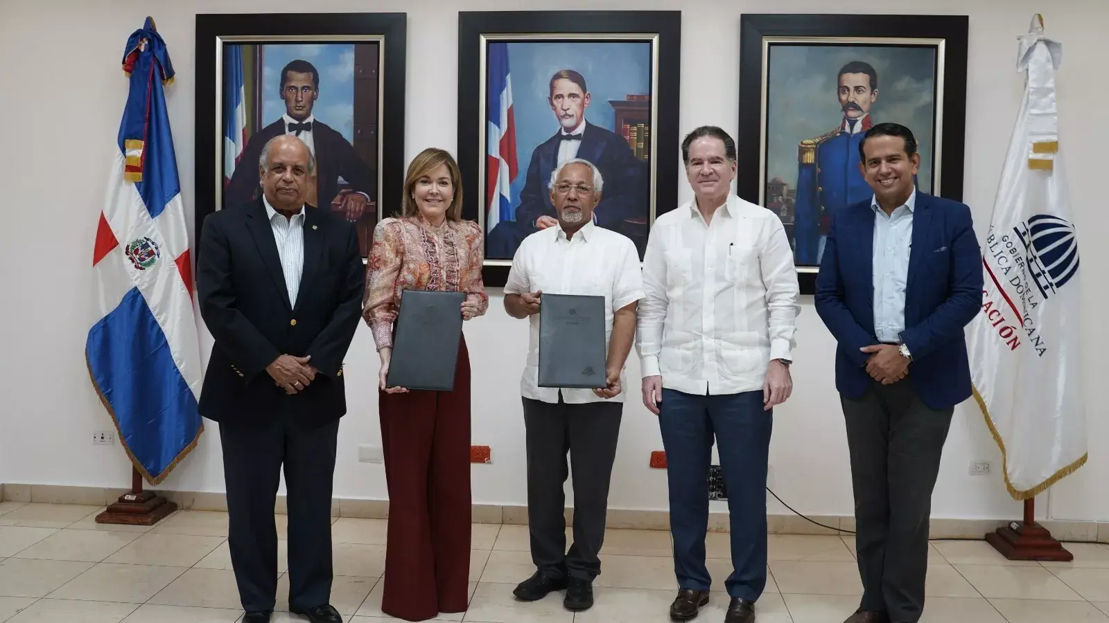 El MINERD y Fundación Corripio reforzarán enseñanza de historia dominicana en escuelas