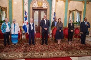 Presidente Abinader condecora a tres  misioneras canadienses educadoras y líderes comunitarias en el país