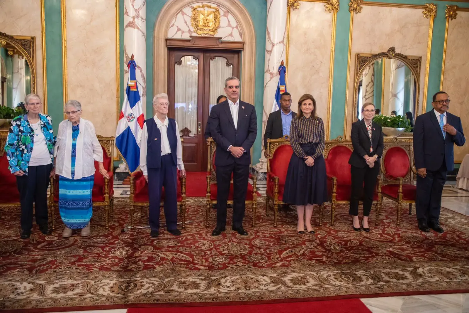 Presidente Abinader condecora a tres  misioneras canadienses educadoras y líderes comunitarias en el país