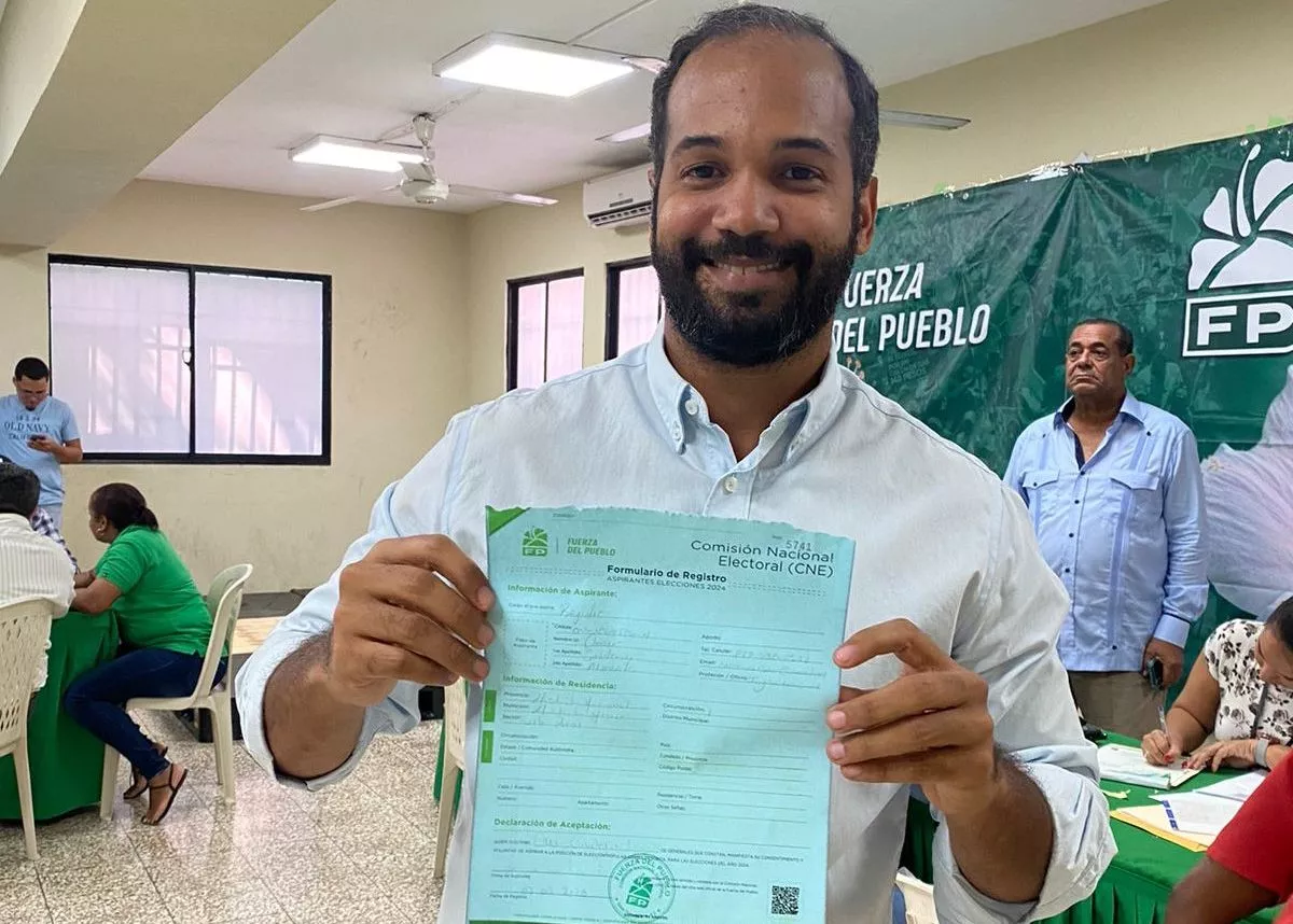 Omar Calderin inscribe candidatura como regidor de la FP