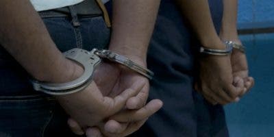 Extraditan dos hombres y una mujer acusados de narcotráfico en EEUU
