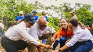 Barrick Pueblo Viejo se suma a jornada de reforestación del Ministerio de Energía y Minas