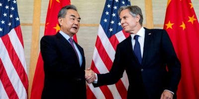 Los jefes de la diplomacia de EE.UU. y China se reunirán a puerta cerrada en Yakarta