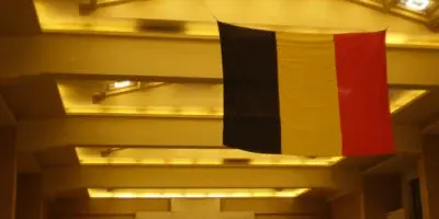 Bélgica, el país que lleva 192 años con la bandera colgada al revés