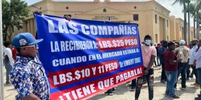 Productores de cebolla del Sur protestan frente al Palacio Nacional