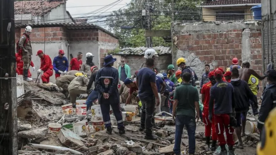 Derrumbe de edificio deja al menos 11 muertos en Brasil