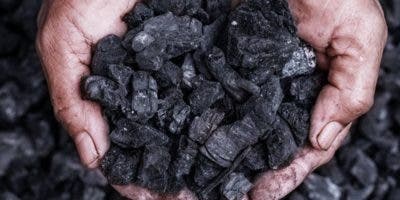 El consumo global de carbón marcó un récord histórico en 2022 impulsado por China e India
