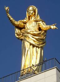 Una estatua de la Virgen María se convierte en la escultura de bronce más grande de Egipto