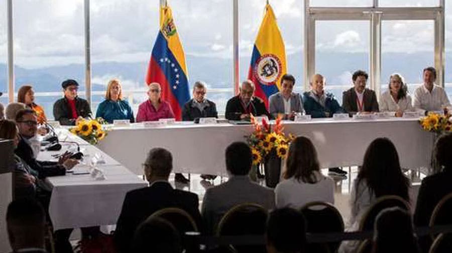 Petro afirma que Venezuela será garante de diálogo de paz con disidencia de las FARC