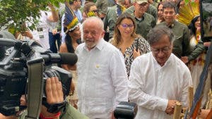 Petro y Lula hablan en Amazonía colombiana sobre descarbonización y revitalizar la selva