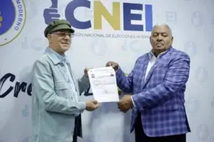 Manuel Jiménez es primero e inscribir precandidatura en el PRM