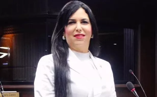 Diputada Rosa Amelia Pilarte, esposa Micky López, llega a la Procuraduría